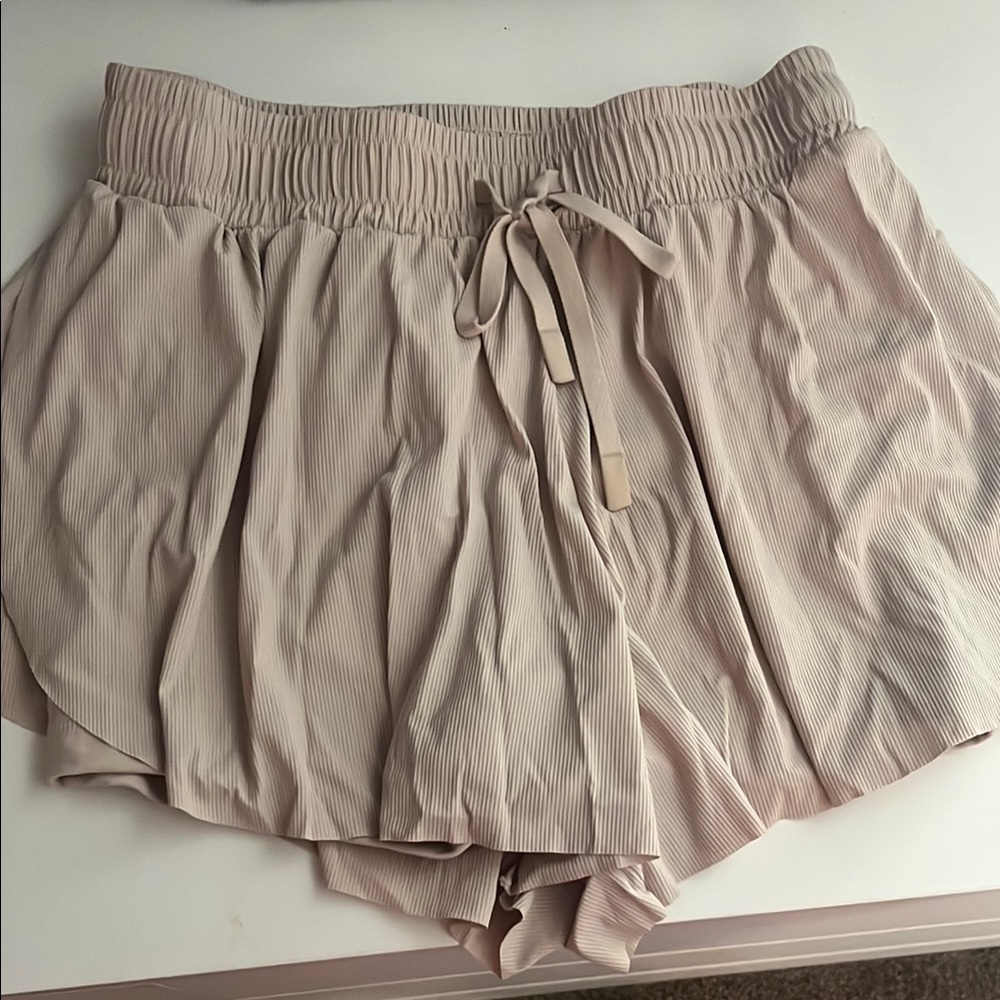 Women's Cream Shorts
